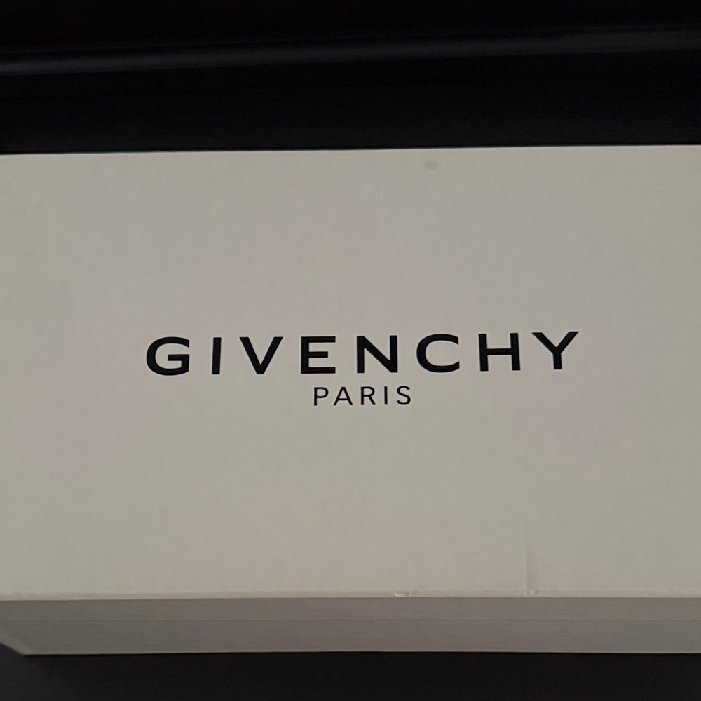 Women’s Givenchy white and rose gold sneakers. Size 37.5 (7.5 US)